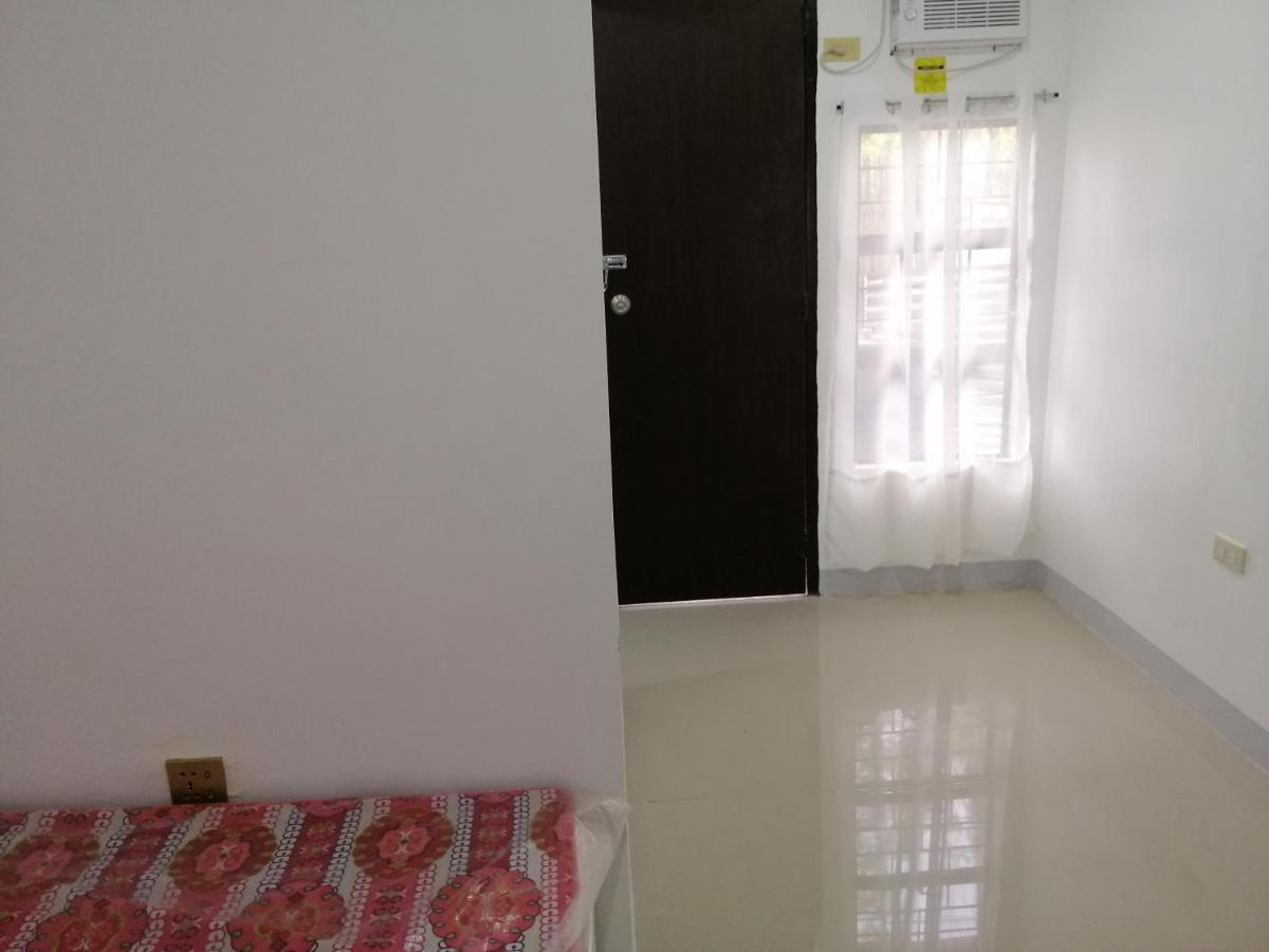 Auberge de jeunesse Katrina'S Dorm à Tarlac City Extérieur photo